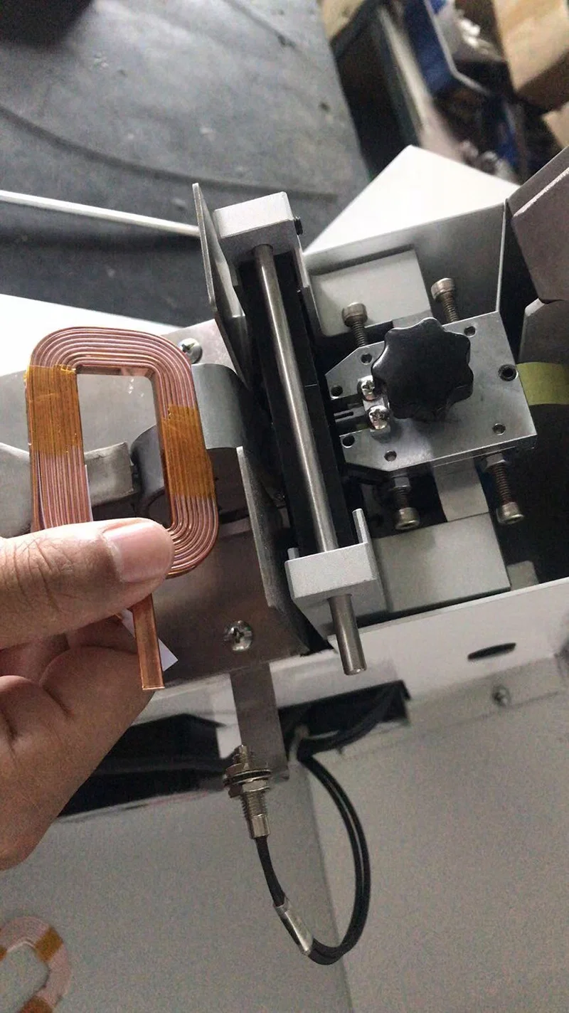 와이어 코일용 테이핑 기계, 와이어 코일 기계를 감싸는 반자동 접착 테이프