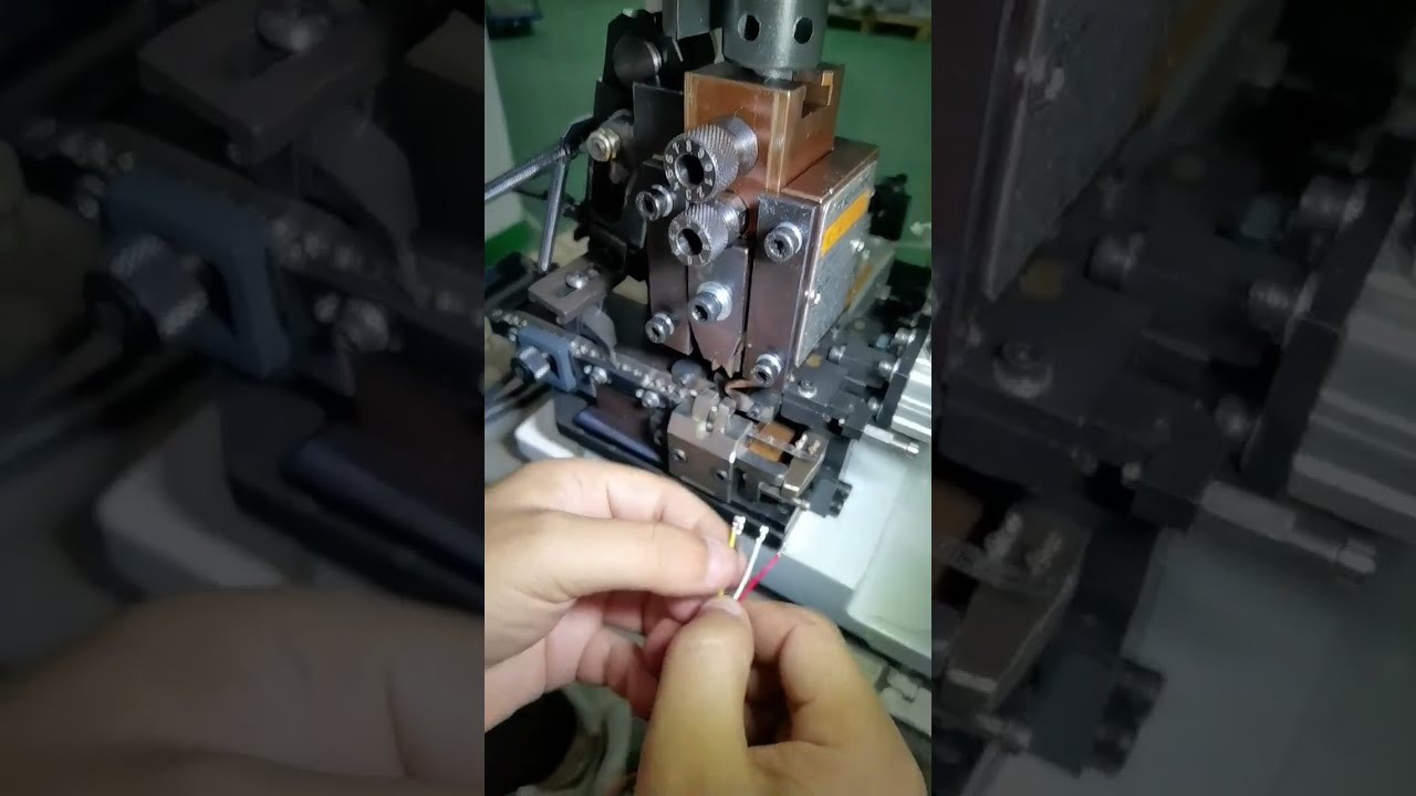 수평 연속 스트립 터미널 크림핑 머신 공장 자동화 작업 #공장 #기계 #공구