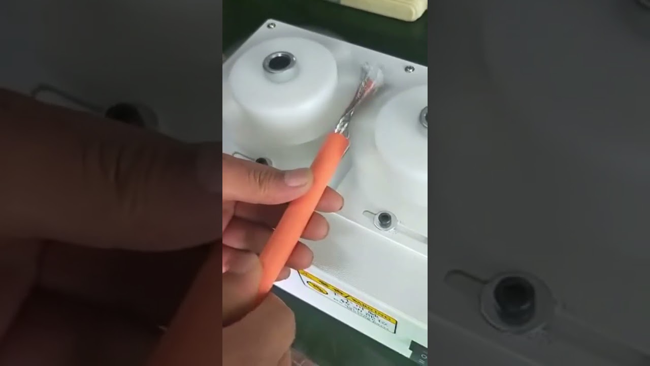 실제 공장 영상: 차폐 메쉬 펼침기로 와이어 차폐층 브러싱 개방 #공장 #기계