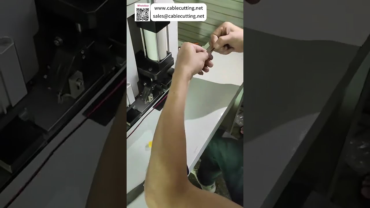 고출력 멀티코어 리본 케이블 분할·절단·피복 제거 자동화 기계
